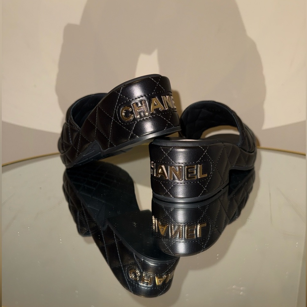 CHANEL Dad sandals Quilted leather CC logo slide 38 - Picture 6 of 17